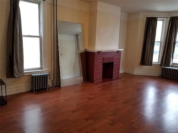 4th image of 130 Alexander Ave #1