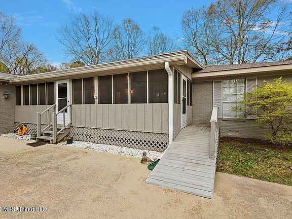 3rd image of 118 Pine Ridge Rd