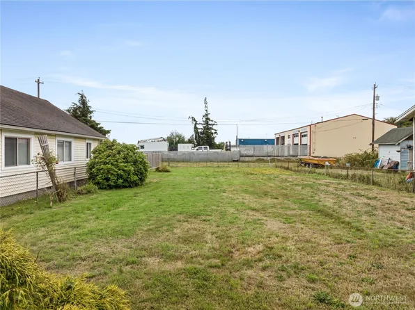 2214 Pacific Avenue, Hoquiam, WA 98550