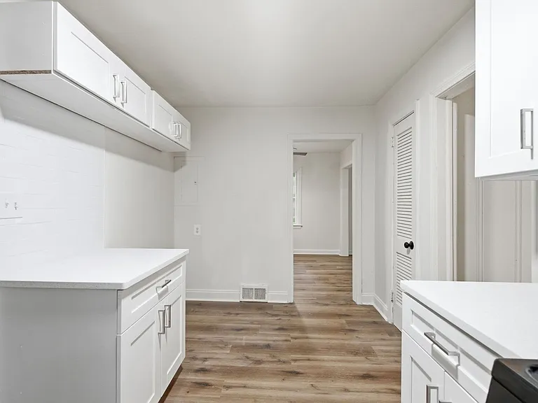 2801 Mitchell Dr — Photo 10