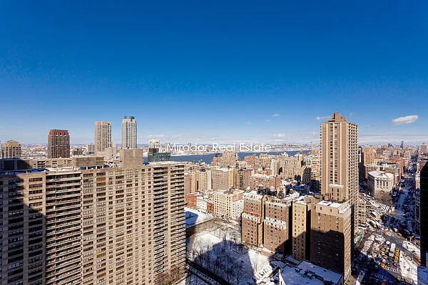 Rented by Mirador Real Estate | media 13