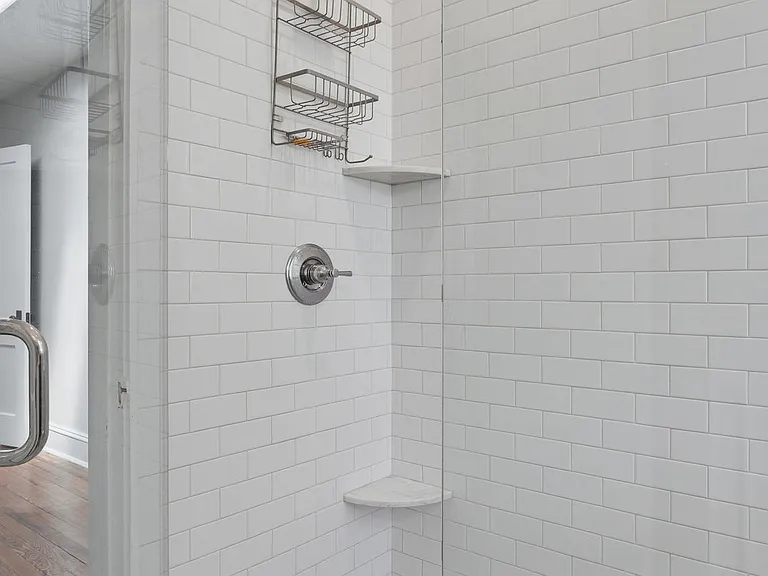 10 S Sheppard St — Photo 4