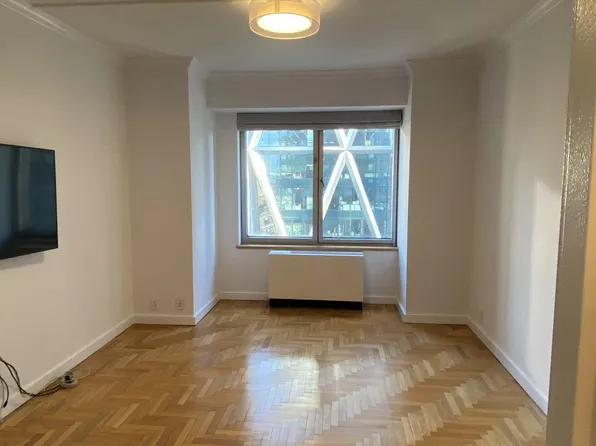 301 West 57th Street image 20 of 33