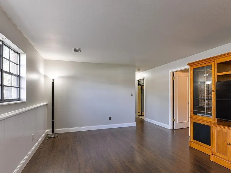 2025 Sheffield Ct — Photo 31