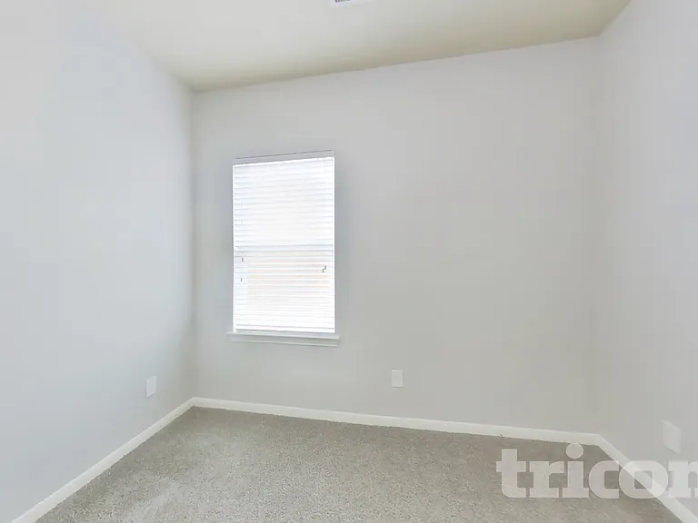 2122 Hackberry Bank Ln — Photo 10