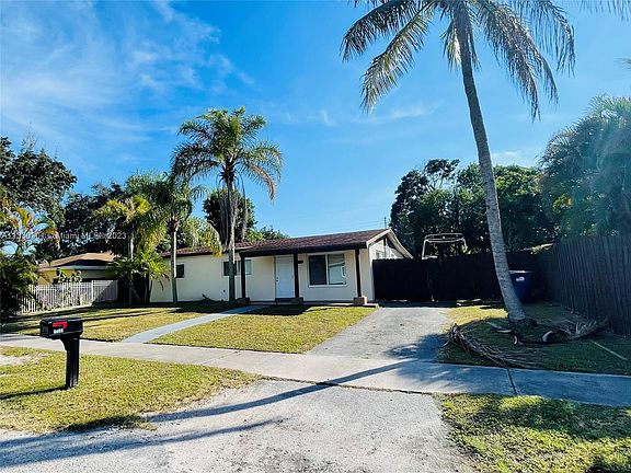 3rd image of 1270 NE 210th Ter