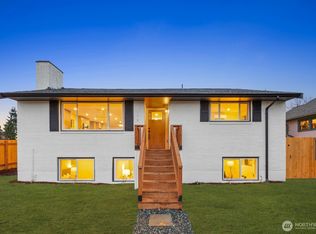 7555 32nd Ave SW, Seattle, WA 98126