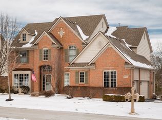 44450 Bristol Cir, Novi, MI 48377