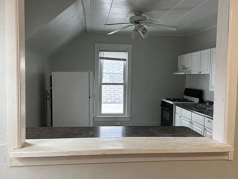 409 Collins Ave — Photo 3