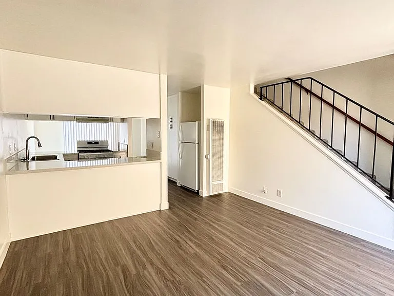 728 N D St — Photo 4