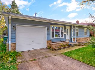 215 Holly Ln, Elk Grove Village, IL 60007