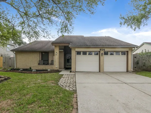 914 Briarwood Ct, Deer Park, TX 77536