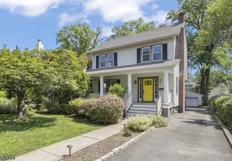 34 Parkview Dr — Photo 1