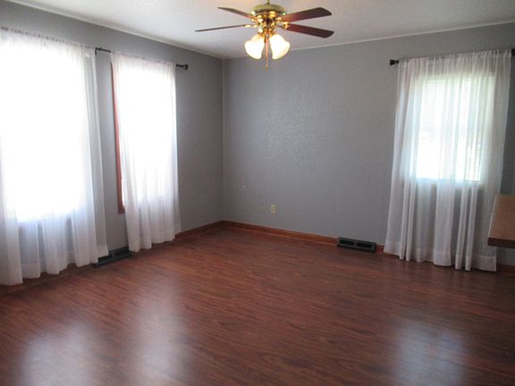 3rd image of 416 Bourland Ave