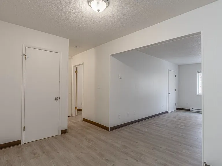 Riviera Apartments — Photo 19