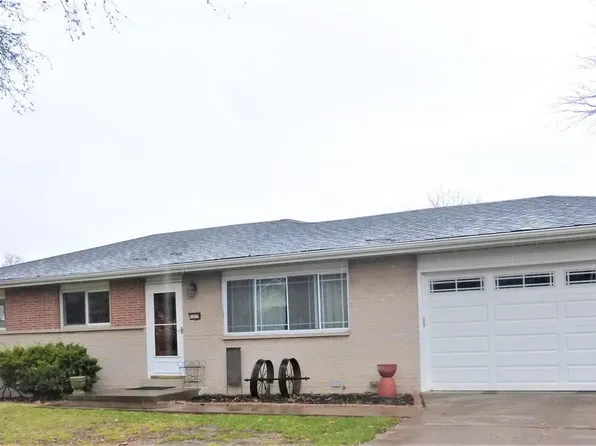 11819 Flushing Dr, Maryland Heights, MO 63043