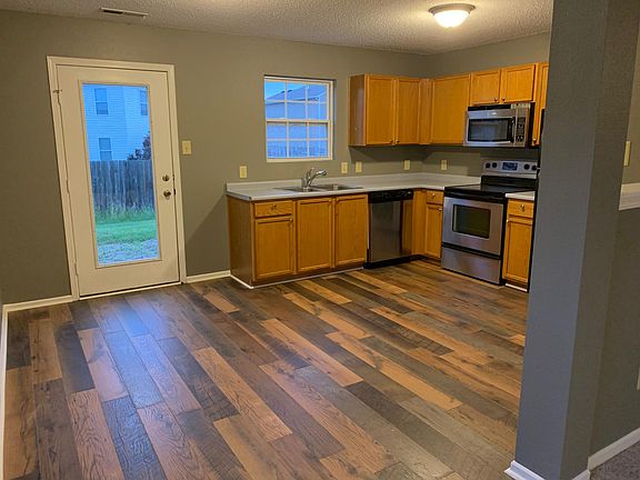 2nd image of 3122 Brandenburg Dr