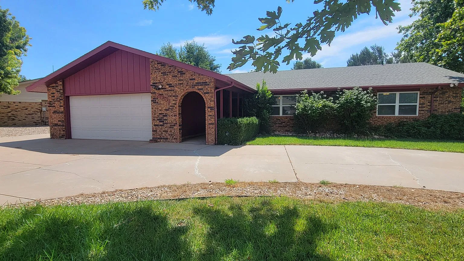 Large Home In Northeast Clovis — Photo 1