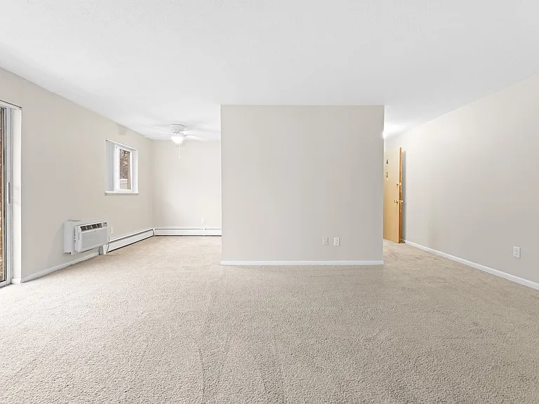 The Hillcrest Apartments — Photo 35