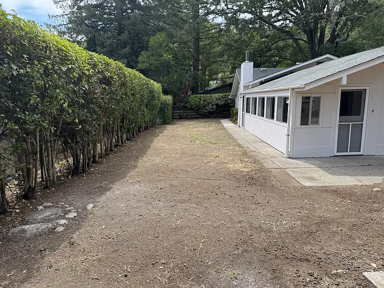 221 The Alameda — Photo 3