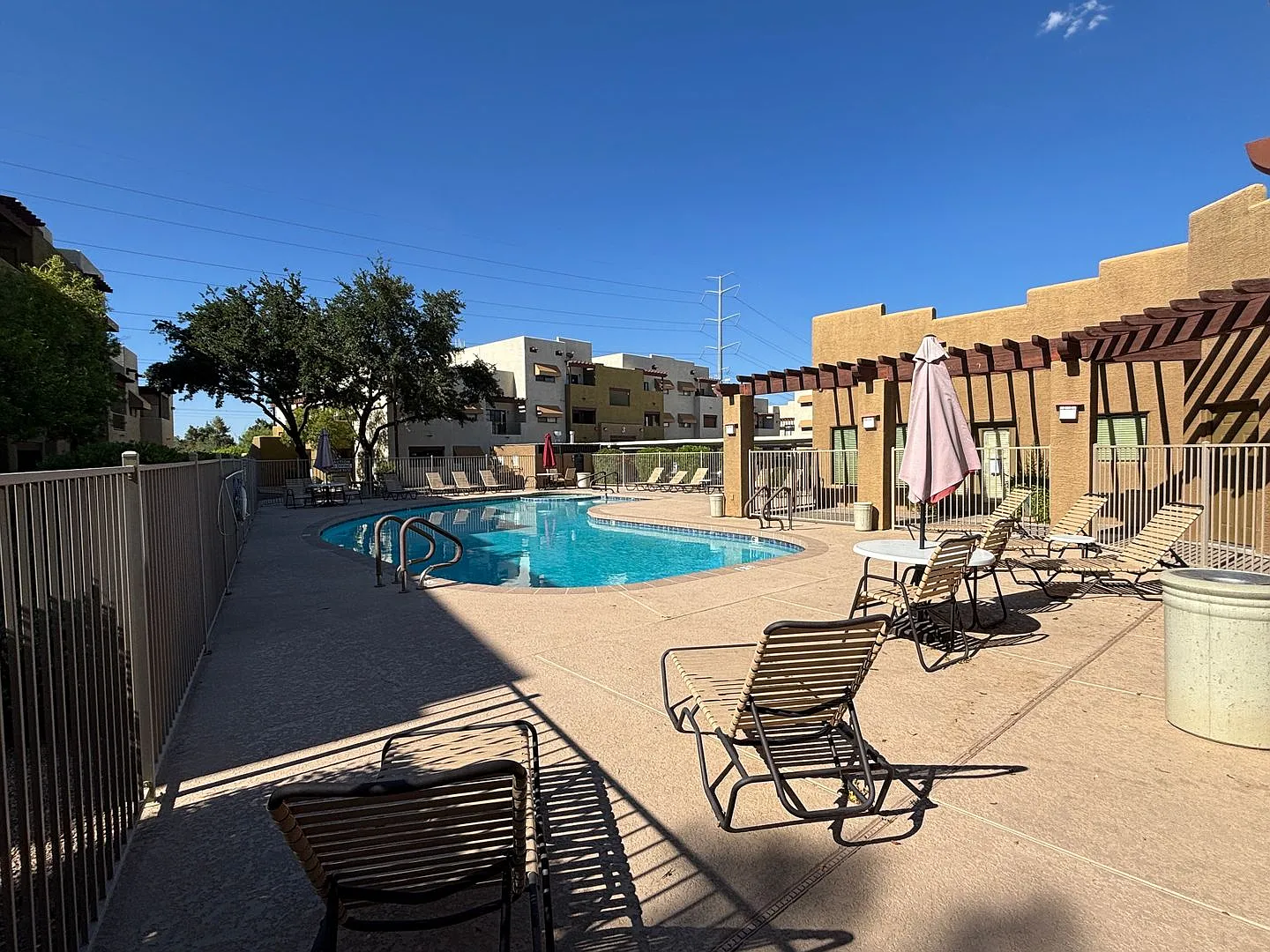 Ground level, 1bd, Gated, Community Pool — Photo 1
