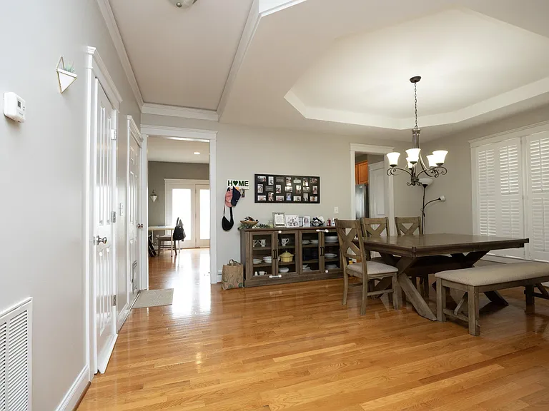 118 Naperville Dr — Photo 4