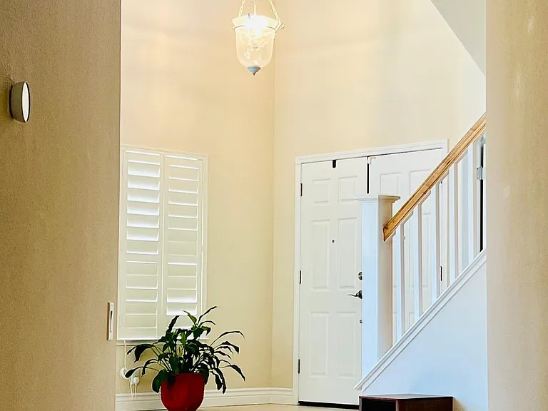 708 Jenny Ct — Photo 9