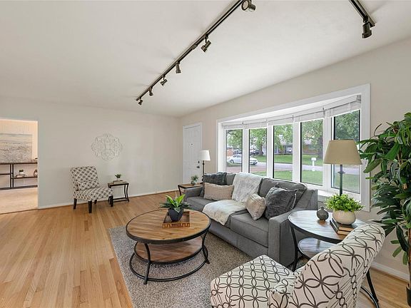 5th image of 8813 Fox Park Dr