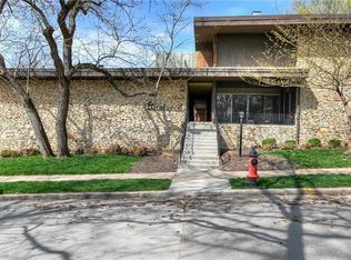 4511 Headwood Dr APT 9, Kansas City, MO 64111