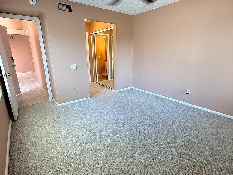 7009 S 42nd Pl — Photo 10