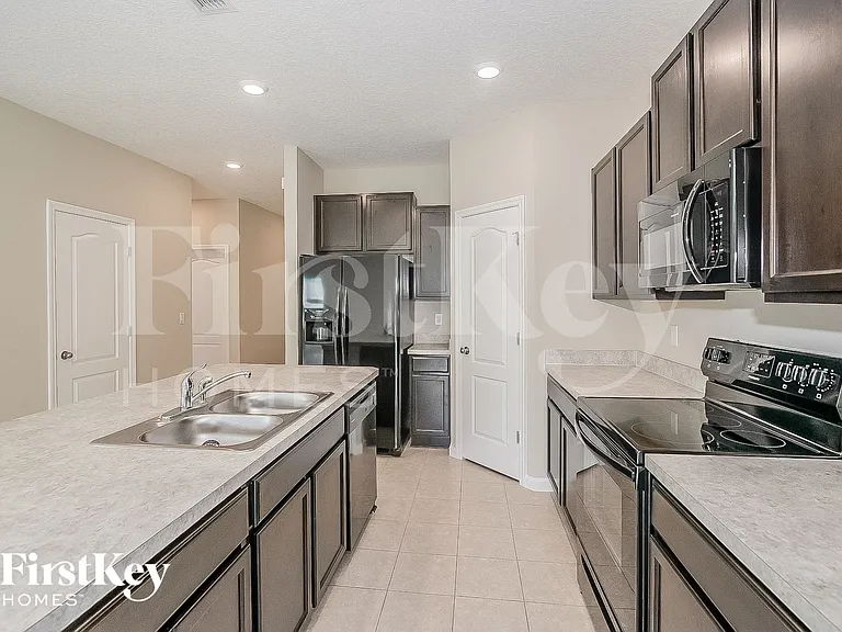 5689 Kellar Cir — Photo 8