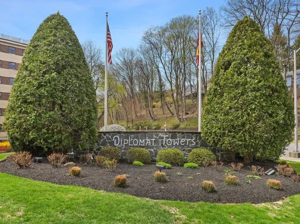 200 Diplomat Drive #5A, Mount Kisco, NY 10549