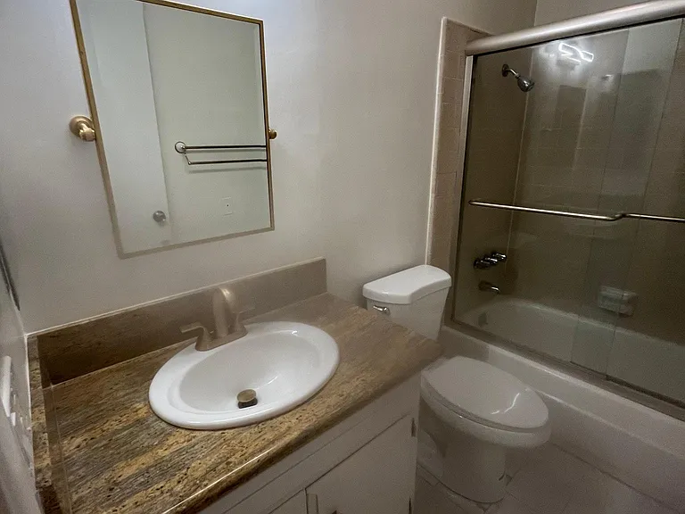 1724 Montana Ave #5A — Photo 8