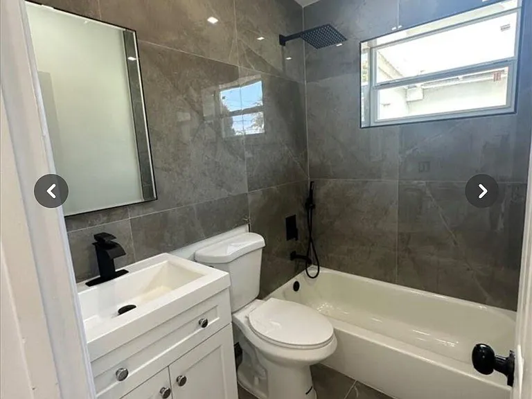 1330 NE 41st Dr #1 — Photo 10