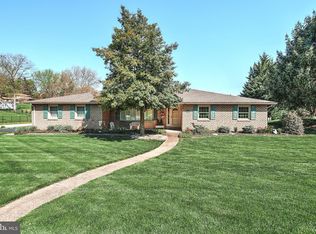 2405 Sutton Rd, York, PA 17403