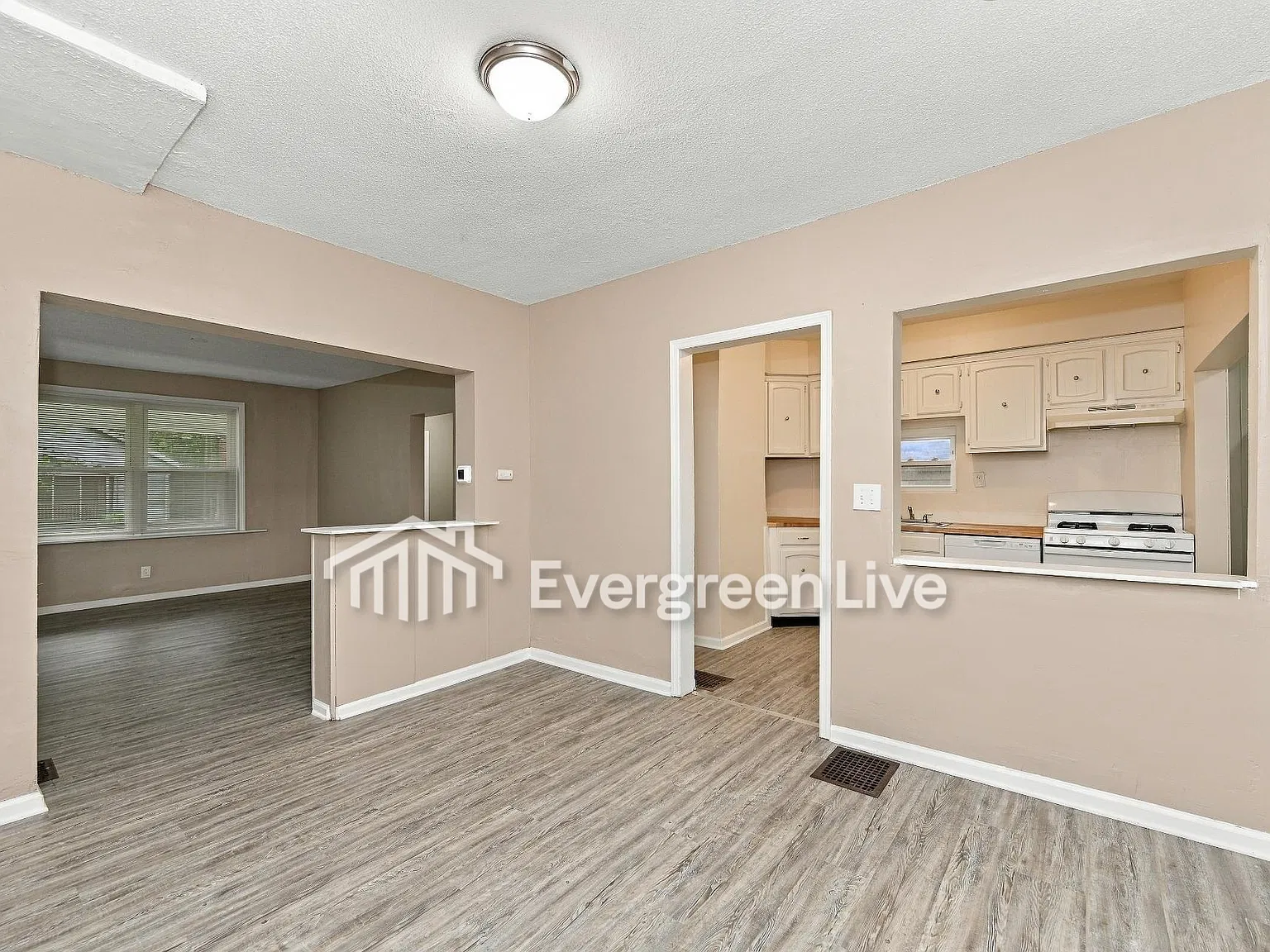 3 bed, 1.0 bath, 1170 sqft, $1,395 — Photo 4