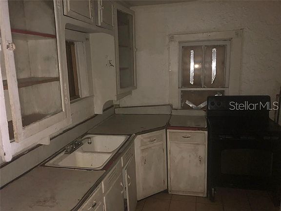 3rd image of 553 Loomis Ave