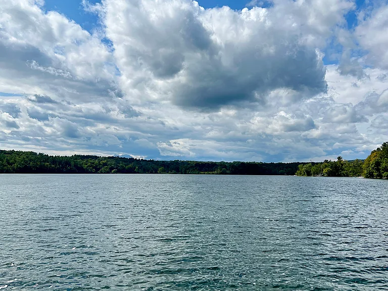 Laurel Lake (2 Minutes away!)