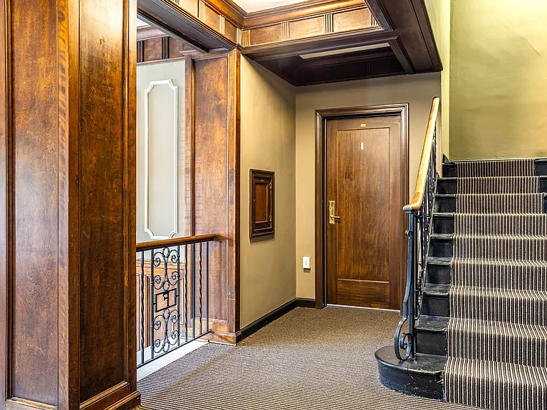 1001 University Ave — Photo 1