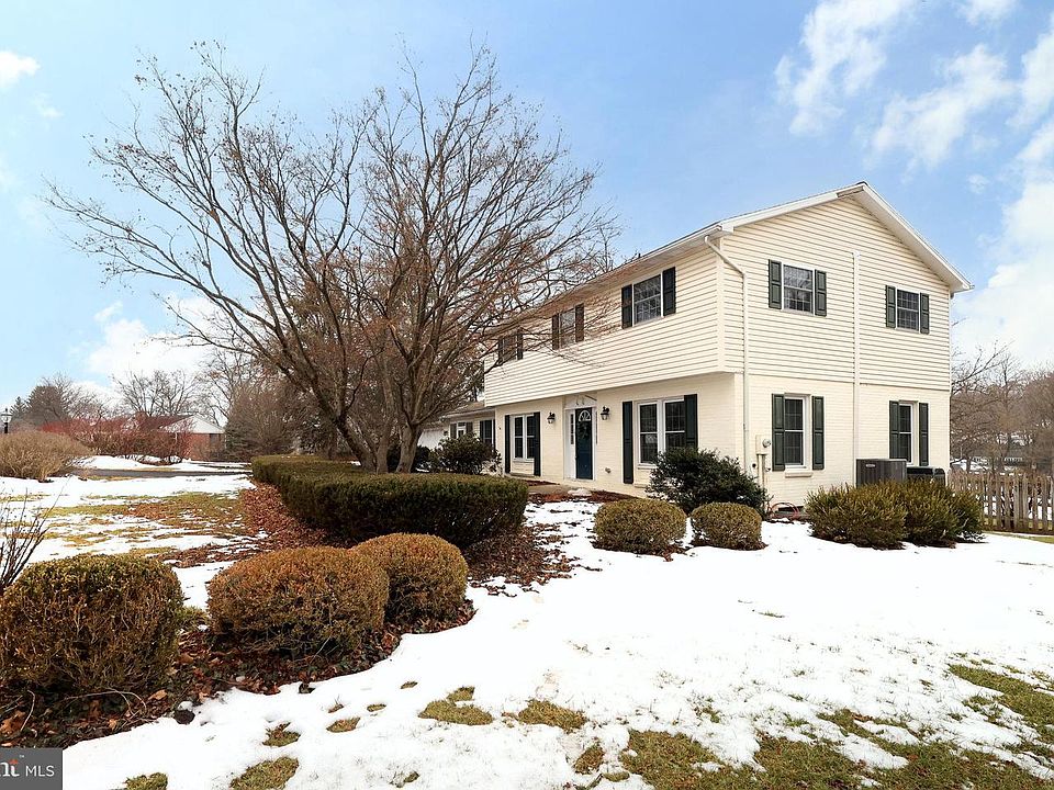 1st image of 1027 Greenbriar Dr