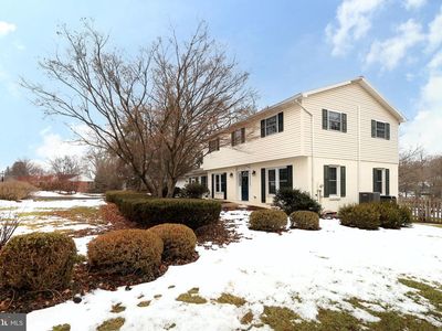 1027 Greenbriar Dr, State College, PA, 16801