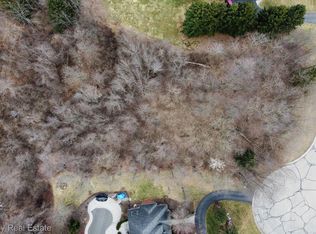 4513 Mapleton Dr, Howell, MI 48843