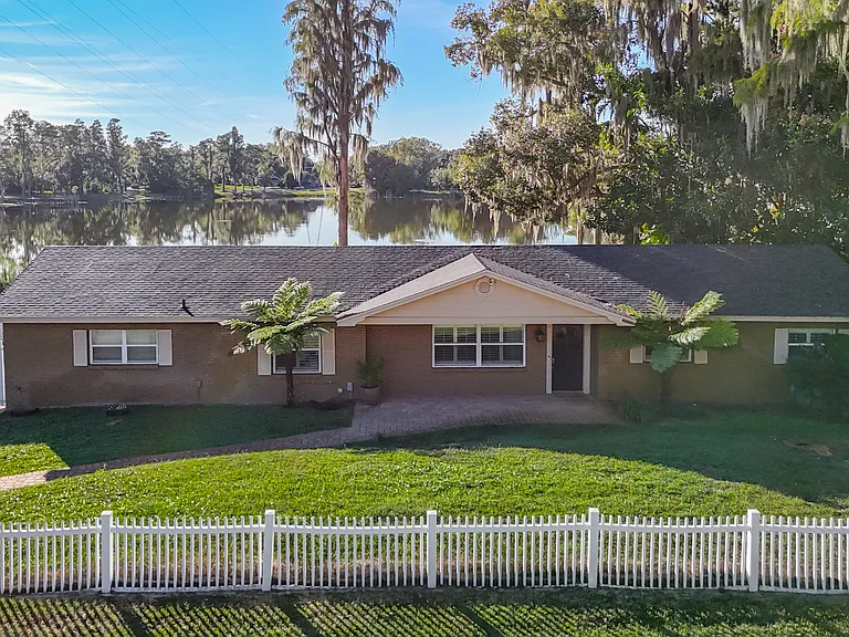 17208 Orangewood Dr — Photo 4