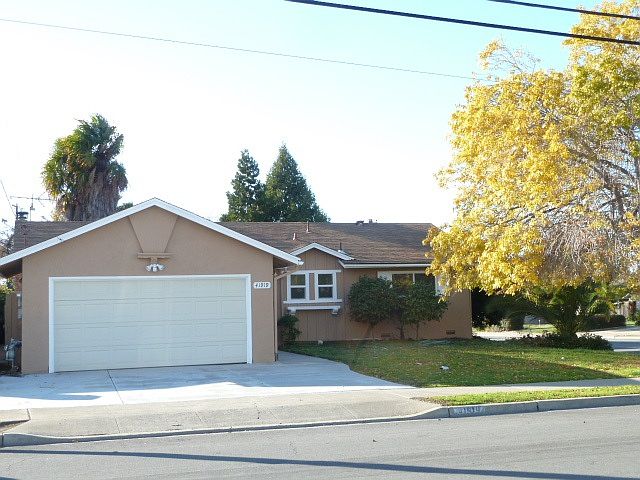 1st image of 41919 Chadbourne Dr