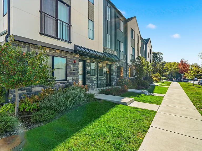 Bloom Street Townhomes — Photo 16