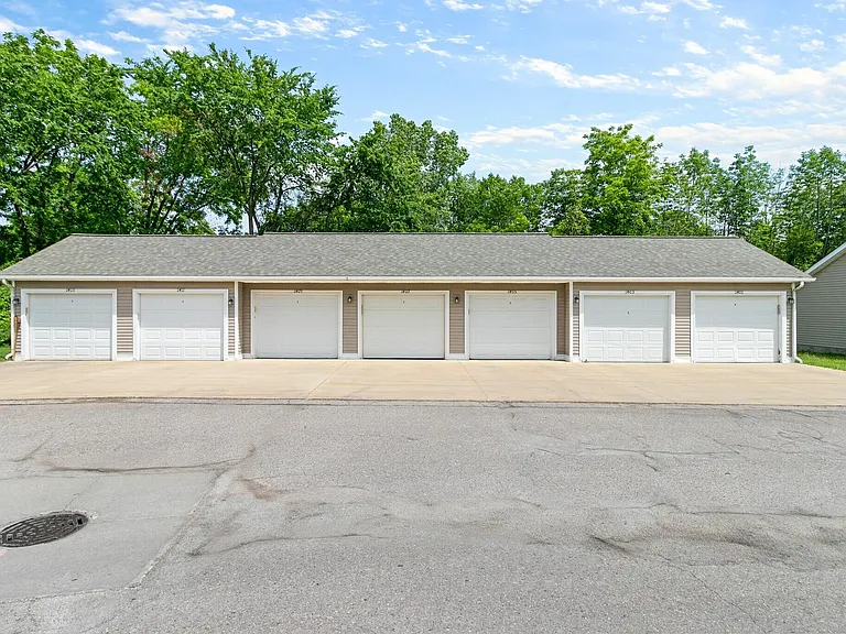 1407 Millbrook Trl — Photo 21