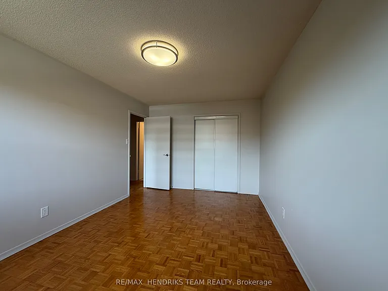 39 Leaside Dr #409 — Photo 8