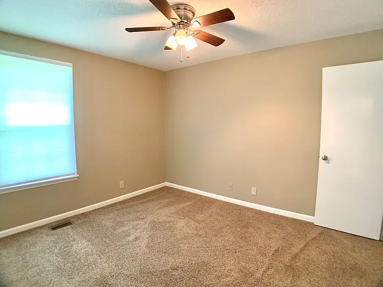 511 Mallory Dr — Photo 18