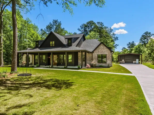 157 Wagon Pass Dr, Huntsville, TX 77340