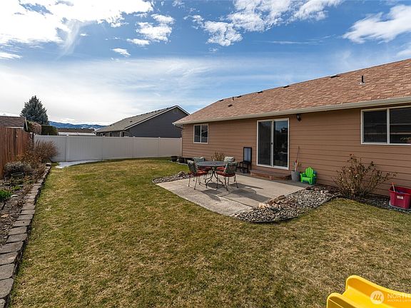 3rd image of 1315 Tractor Loop